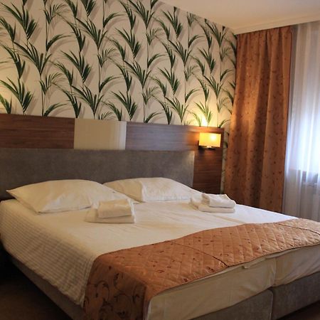 Cumulus Hotel Бендзин Экстерьер фото