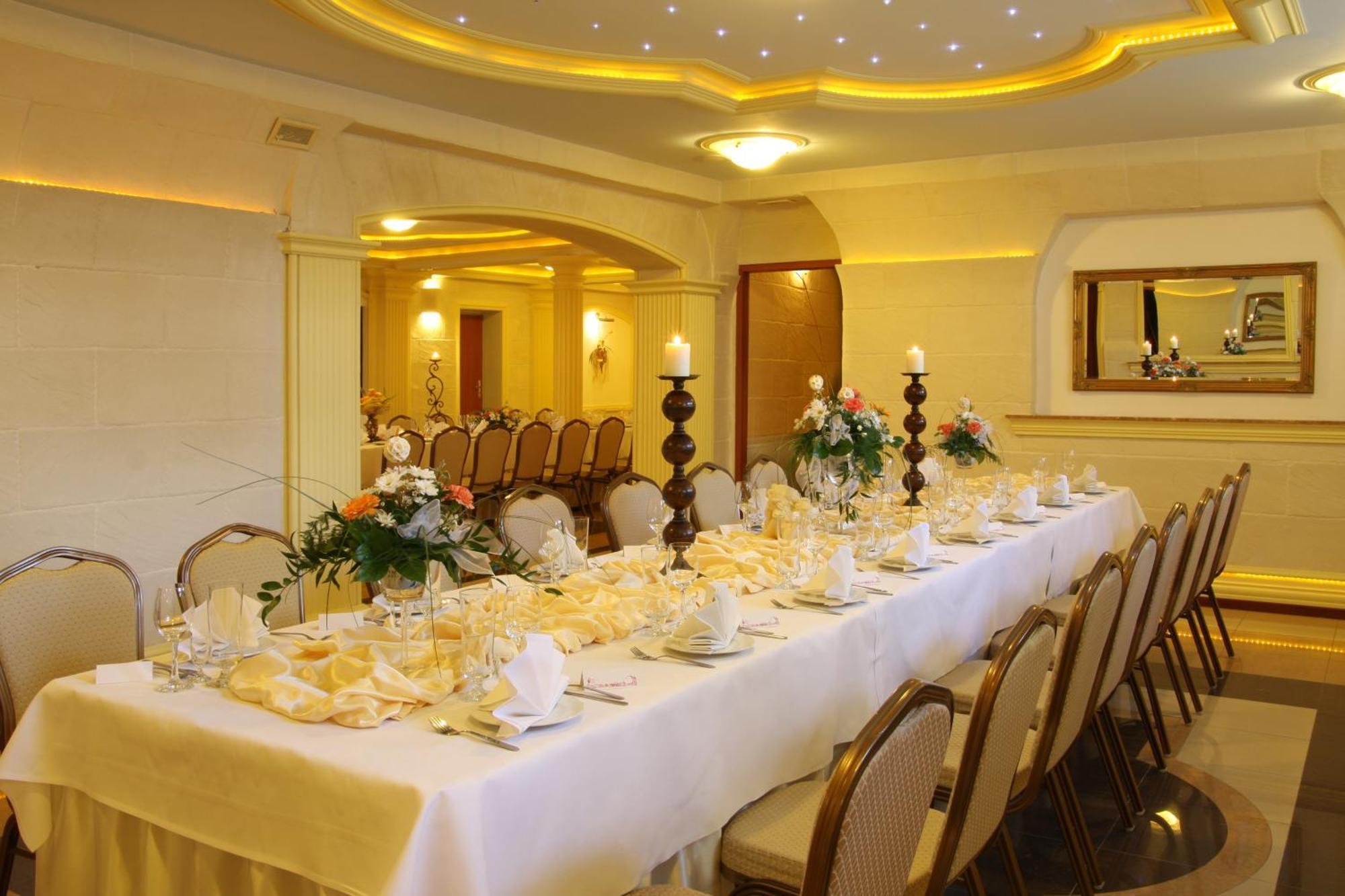 Cumulus Hotel Бендзин Экстерьер фото