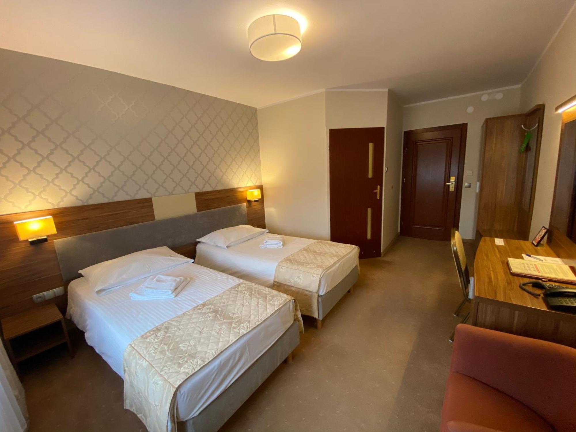 Cumulus Hotel Бендзин Экстерьер фото