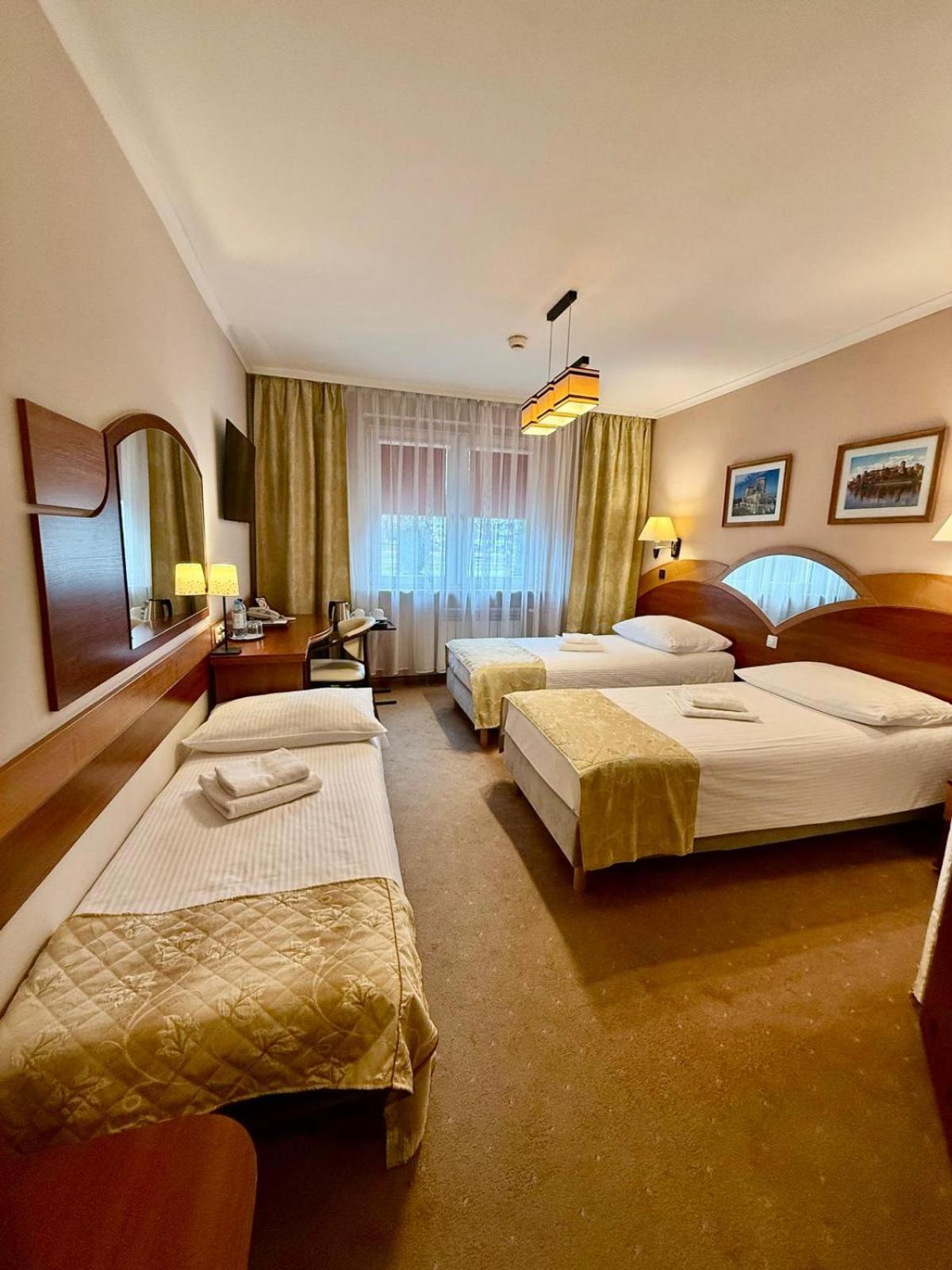 Cumulus Hotel Бендзин Экстерьер фото